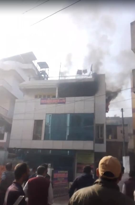 Patna News : वाटर हीटर में शॉर्ट सर्किट से ब्वॉयज हॉस्टल में लगी आग