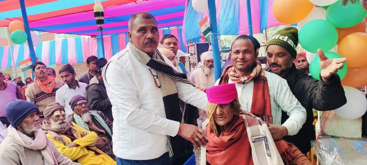 गणतंत्र दिवस पर बुजुर्गों को किया गया सम्मानित