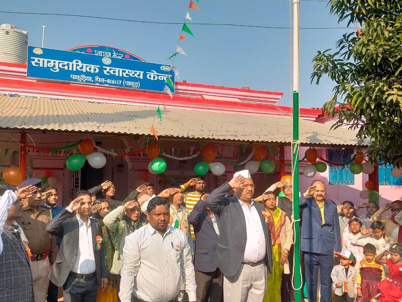 पाकुड़िया में फहराया गया तिरंगा, निकाली गयी झांकी