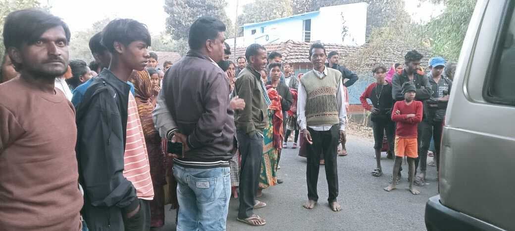 हाइवा से टकरायी तेज रफ्तार बाइक, युवक की मौके पर मौत