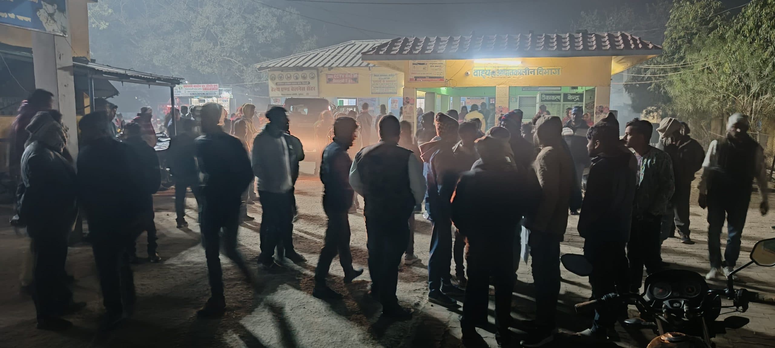 दो बाइकों की आमने-सामने टक्कर में एक युवक की मौत, तीन गंभीर रूप से जख्मी