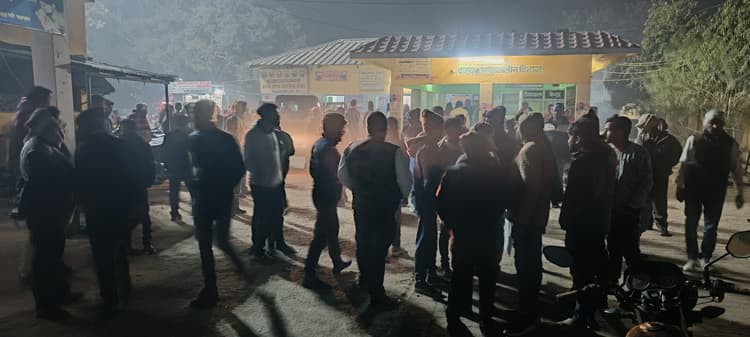 दो बाइकों की आमने-सामने टक्कर में एक युवक की मौत, तीन गंभीर रूप से जख्मी