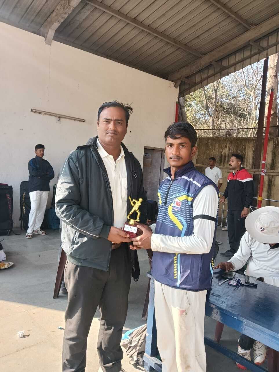 jsca b division cricket league : फ्रेंड्स एकादश ने एआर एकादश को चार विकेट से मात दी