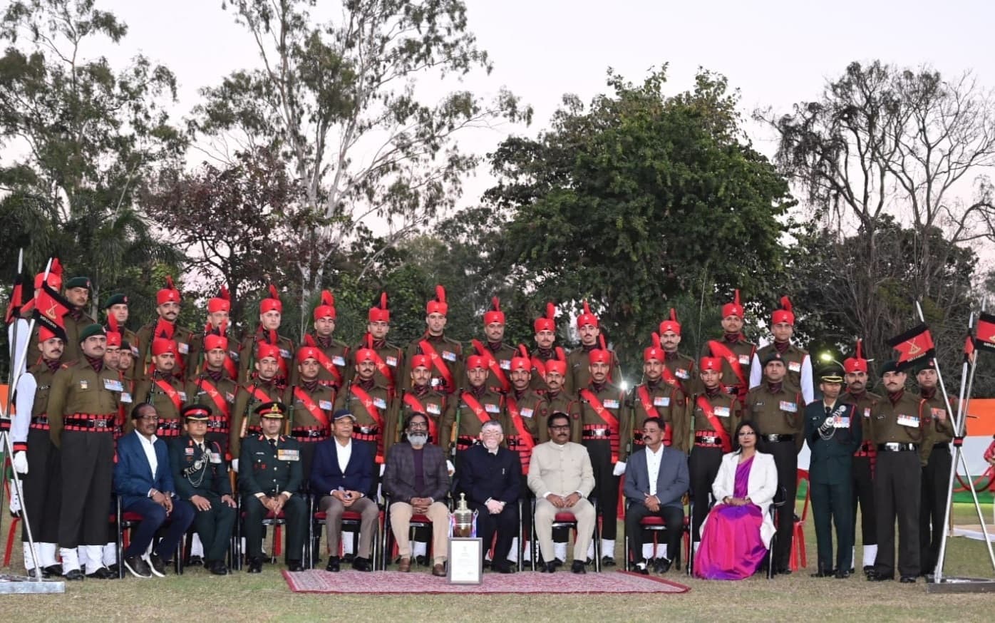 Ranchi News : राजभवन में बैंड डिस्प्ले एवं एट होम पार्टी का आयोजन