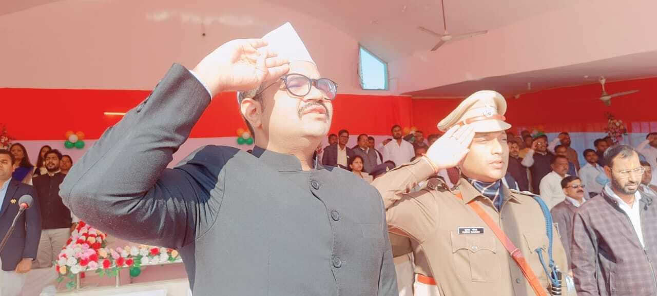 लातेहार में शान से फहरा तिरंगा