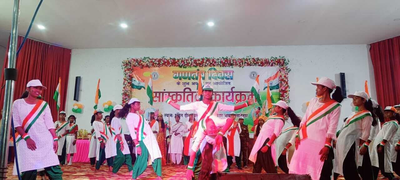 बच्चों ने किया नाट्य व कला का मंचन