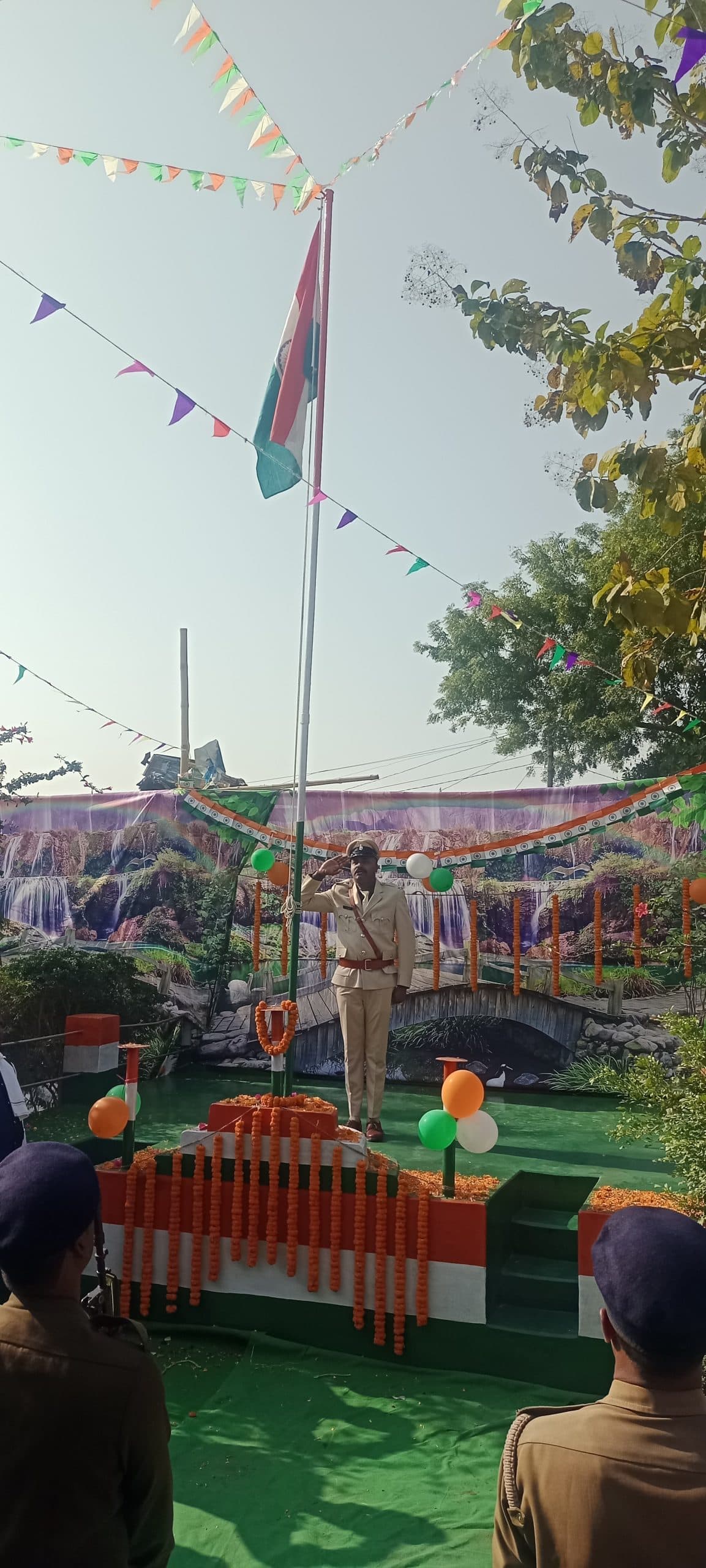 कुंडहित में हर्षोल्लास के साथ मना गणतंत्र दिवस