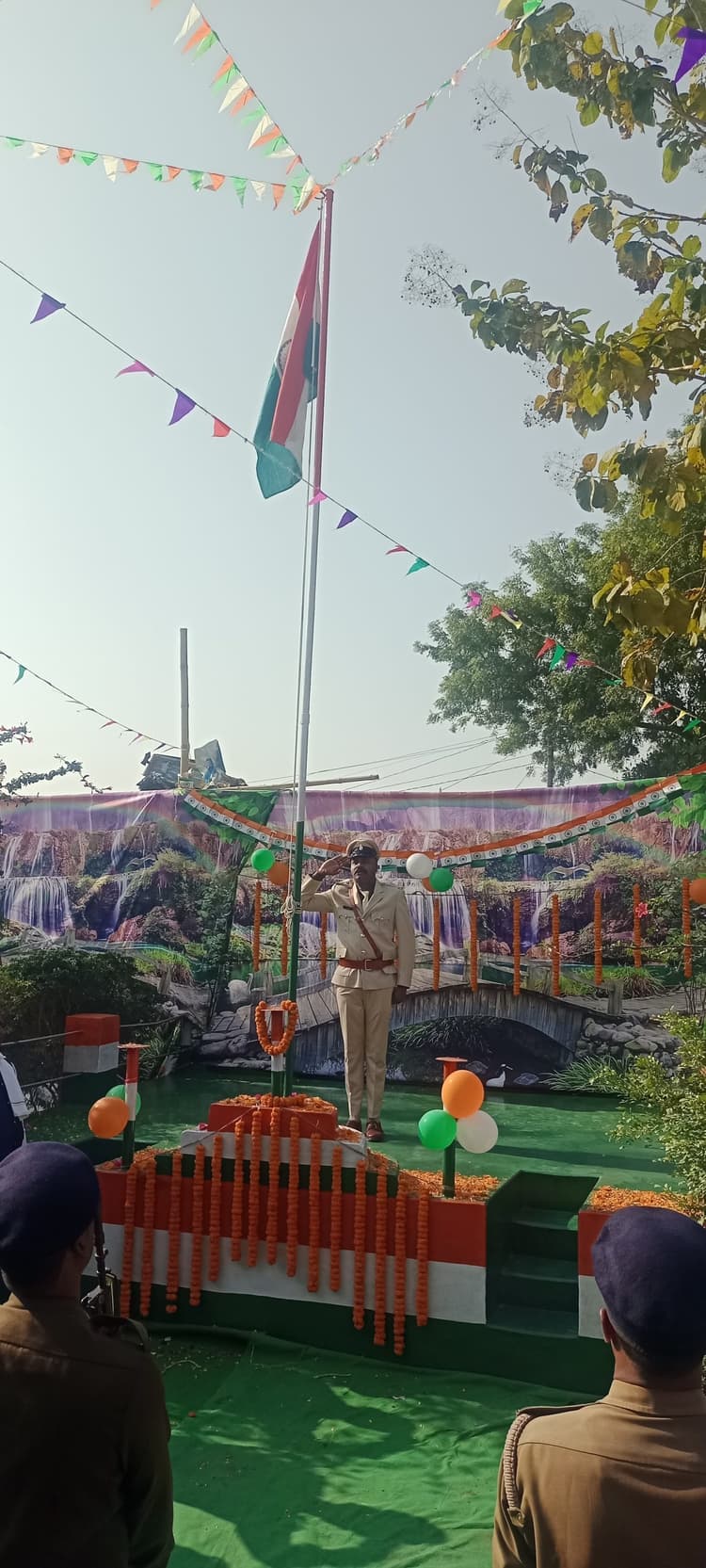 कुंडहित में हर्षोल्लास के साथ मना गणतंत्र दिवस