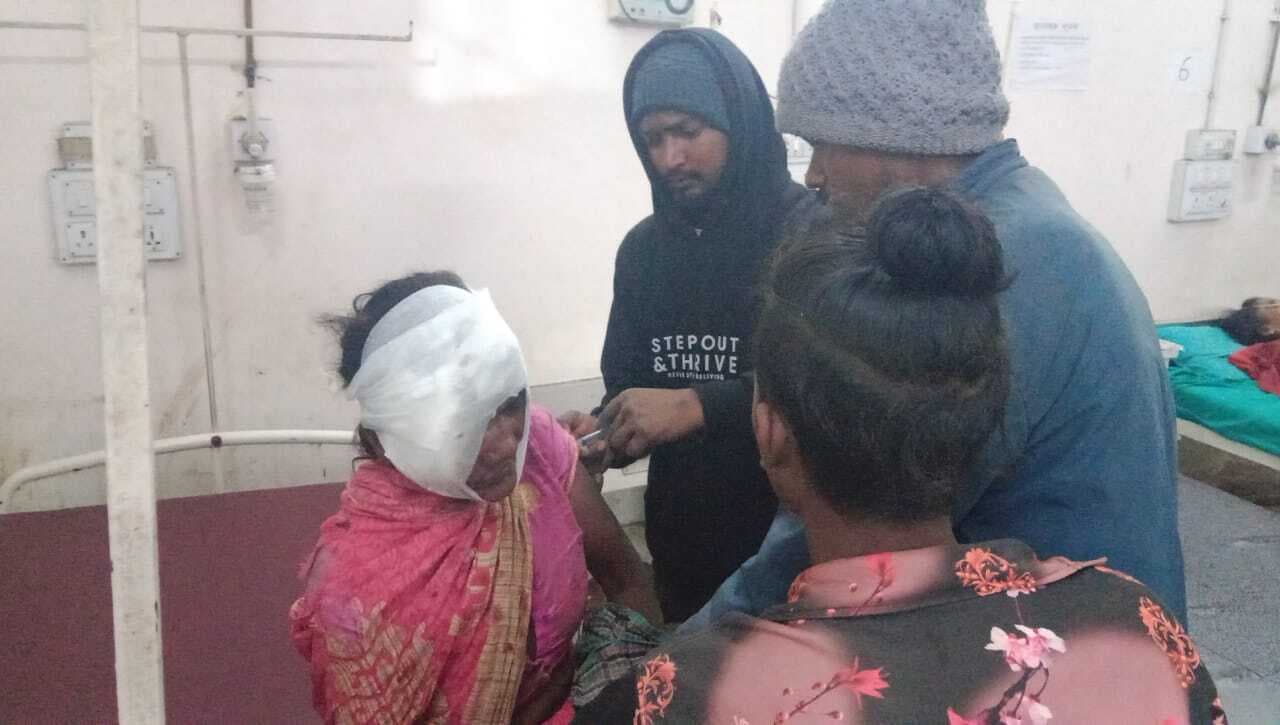 Chaibasa News : ट्रैक्टर पलटने से दो युवकों की मौत, दो महिला गंभीर