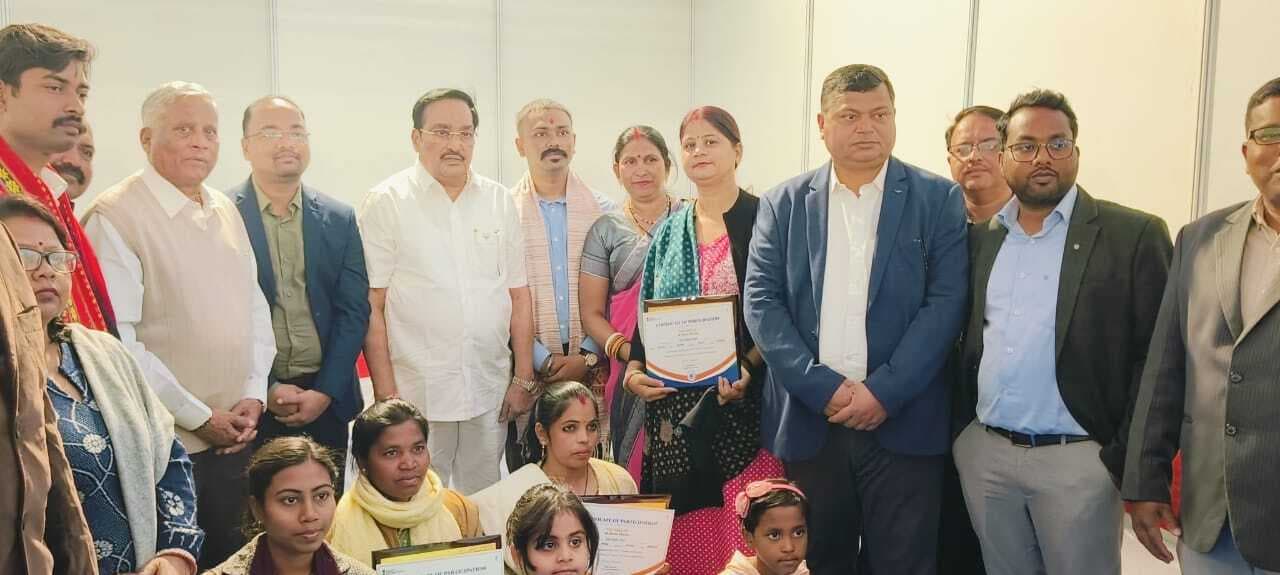 Bokaro News : केंद्रीय मंत्री ने किया कुरपनिया मुखिया को सम्मानित