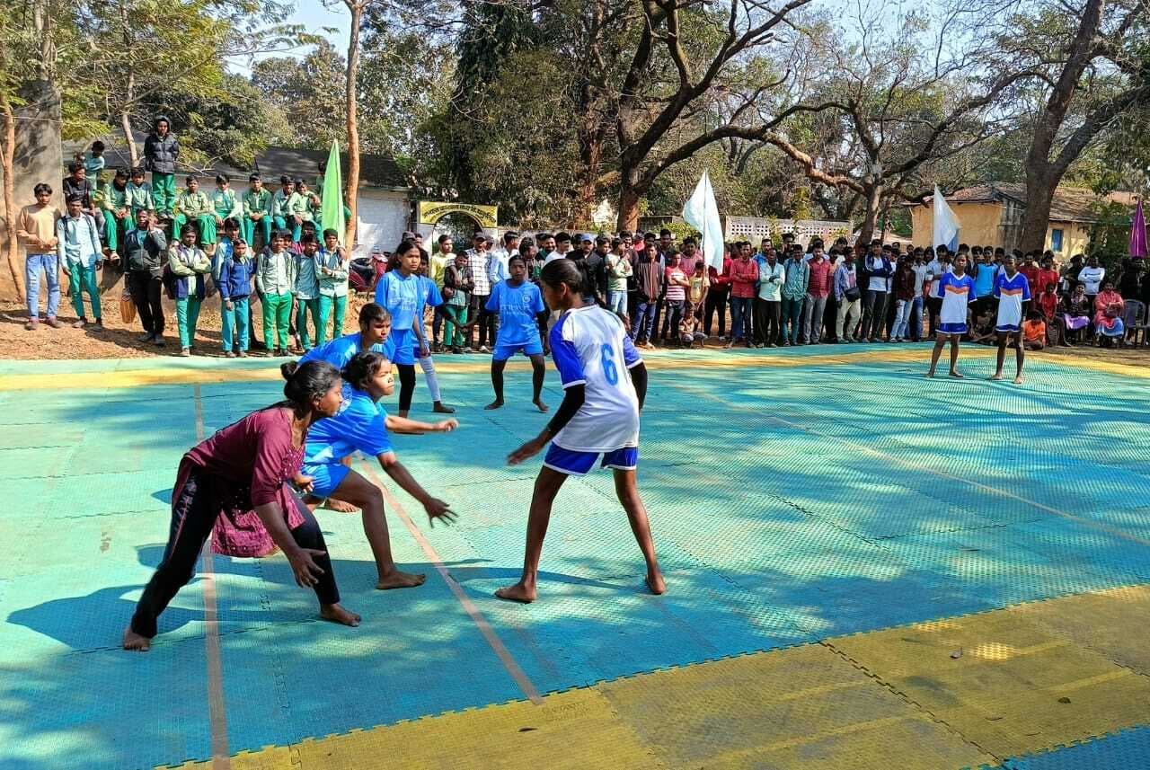 East Singhbhum news : गूंज महोत्सव में केबीसी के तर्ज पर कौन बनेगा लखपति कार्यक्रम, कबड्डी के महिला वर्ग में रांची और पुरुष में बर्नपुर की टीम विजेता