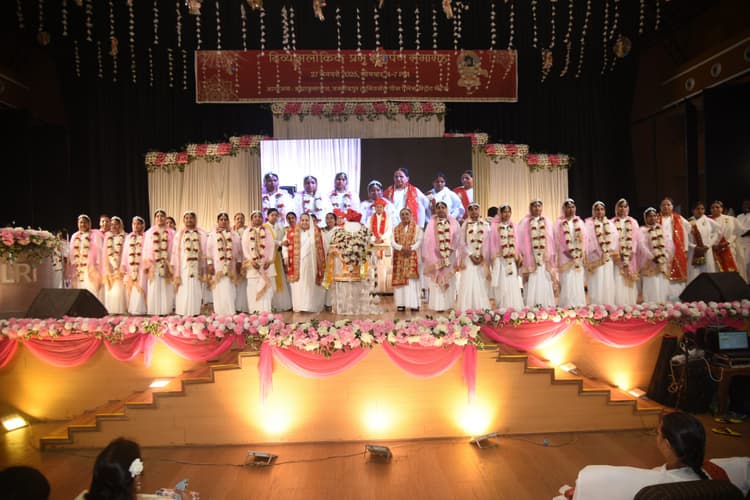 ब्रह्माकुमारी 15 बहनों ने भगवान शिव को समर्पित किया जीवन