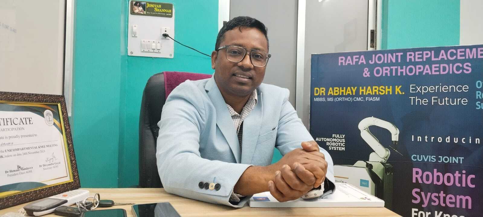 Jamshedpur News : बदलती जीवनशैली के कारण दस में से एक व्यक्ति में घुटने व कंधे की समस्या