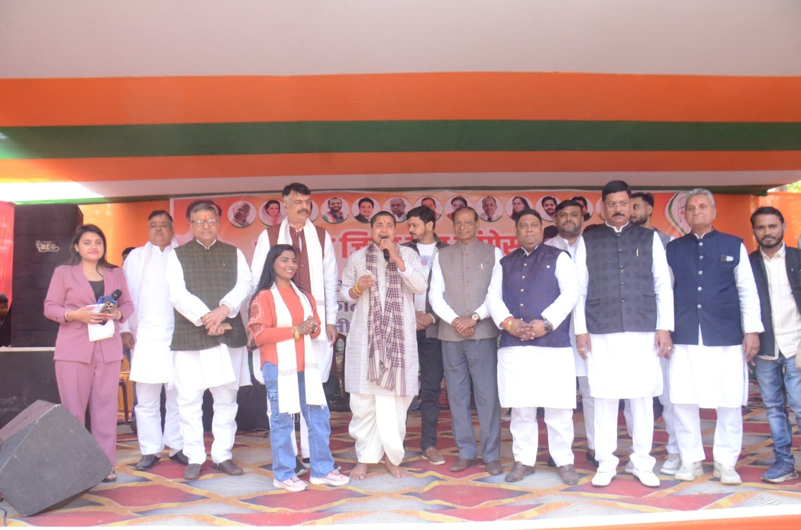 Dhanbad News : धनबाद युवा कांग्रेस के मिलन समारोह में वरिष्ठ कांग्रेसी सम्मानित