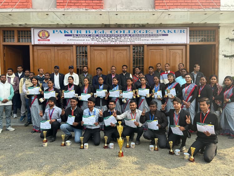 पाकुड़ बीएड के छात्रों ने झांकी में किया उत्कृष्ट प्रदर्शन : प्राचार्य