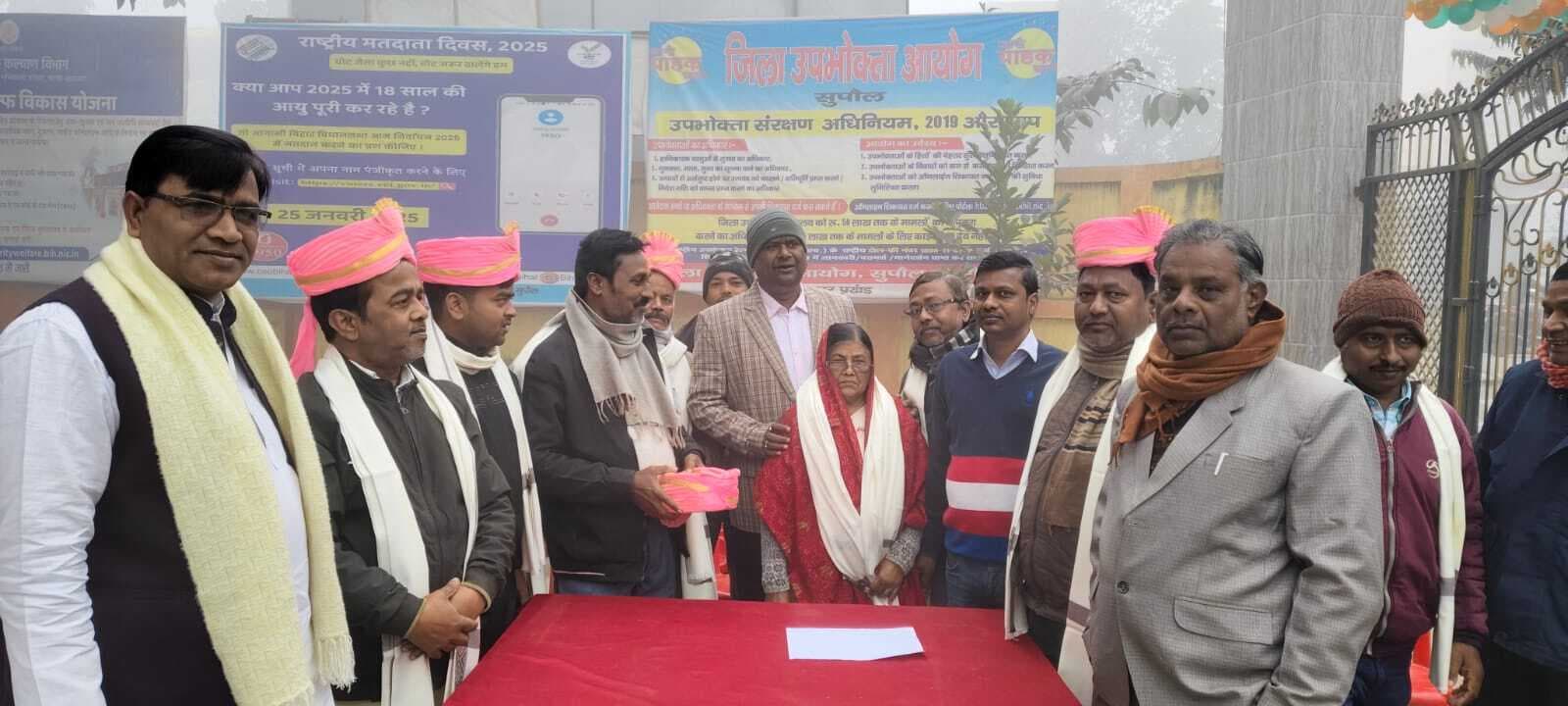 समाज हित व सेवा के क्षेत्र में उत्कृष्ट कार्य करने वाले लोगों को किया गया सम्मानित