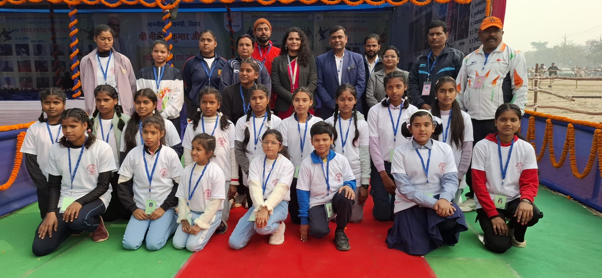 स्पोर्ट्स कंप्लेक्स के शिलान्यास के दौरान मुख्यमंत्री ने खिलाड़ियों से किया संवाद