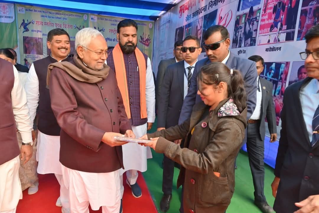 मारपीट में महिला सहित सात घायल
