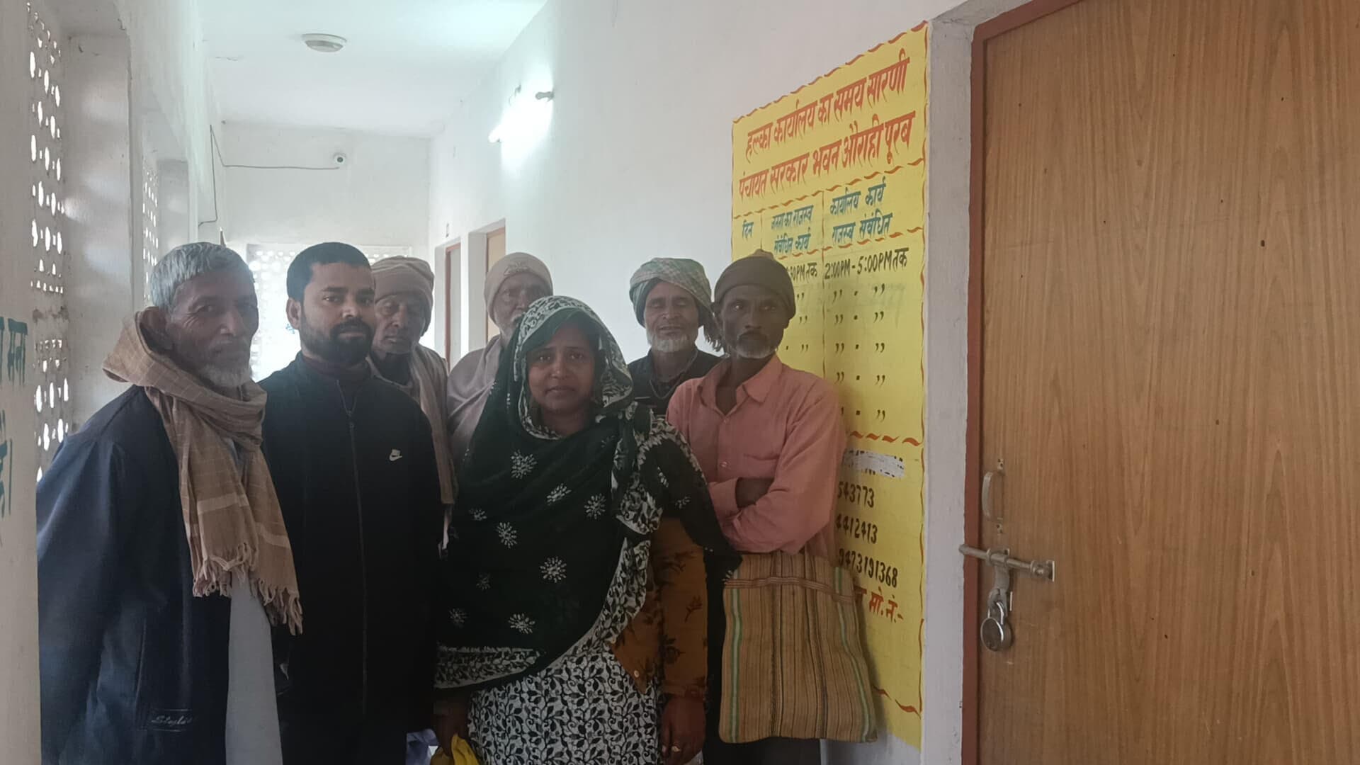 औराही पूर्व में राजस्व कर्मचारियों पर लोगों ने लापरवाही का लगाया आरोप