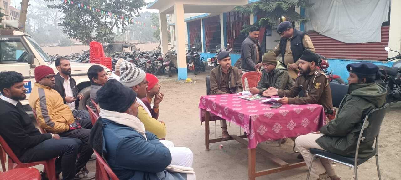 फुलकाहा थाना परिसर में शांति समिति की बैठक आयोजित