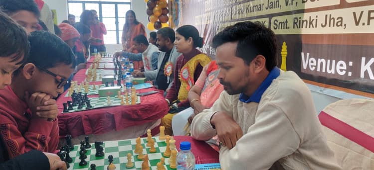 शतरंज खेल में मिले हार से भी सीख मिलती है: डीएम