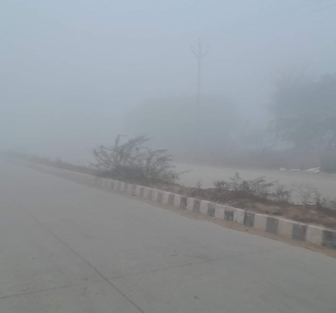 जिले में वादियों जैसी ठंड,घने कोहरे के बीच पारा आठ के नीचे