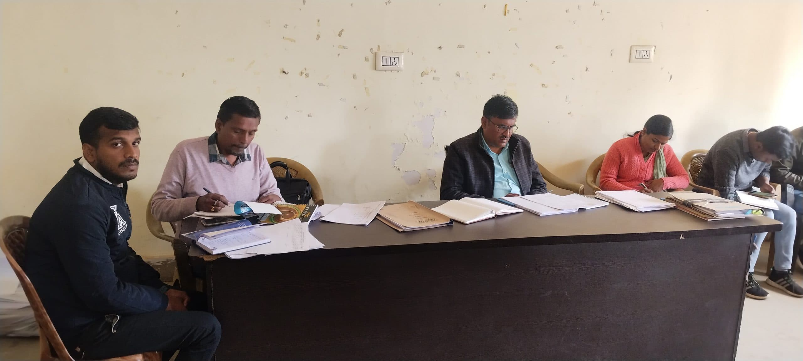 बीडीओ ने पंचायत सचिव व रोजगार सेवक से मांगा स्पष्टीकरण