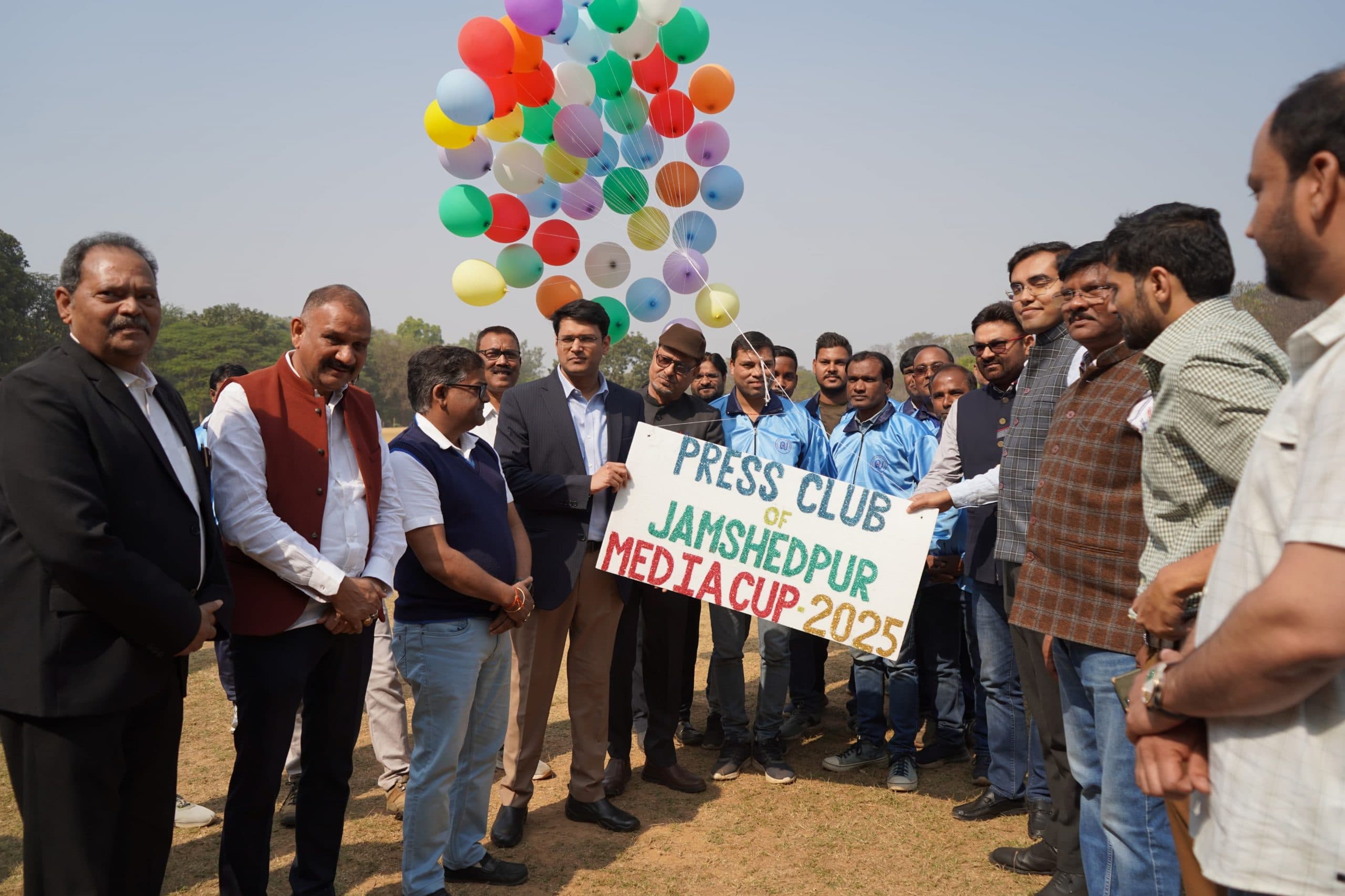 Media cup cricket : को-ऑपरेटिव कॉलेज मैदान में मीडिया क्रिकेट कप शुरू