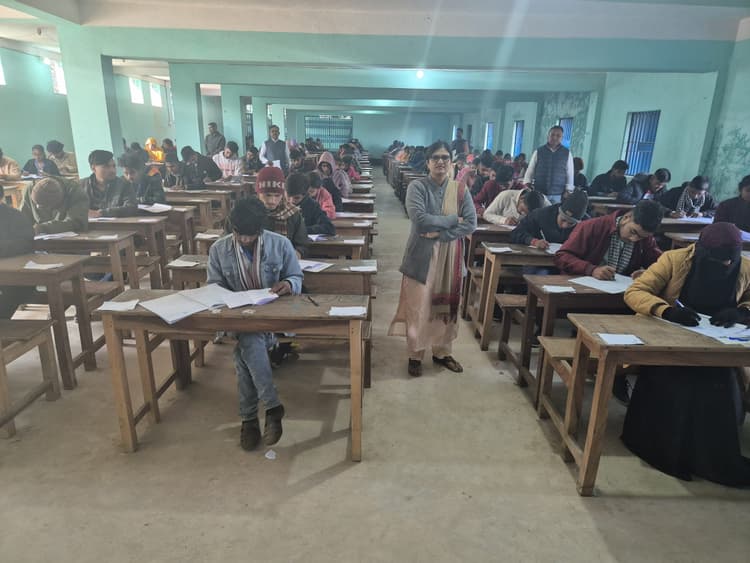 बीए पार्ट वन की परीक्षा में 94 परीक्षार्थी अनुपस्थित