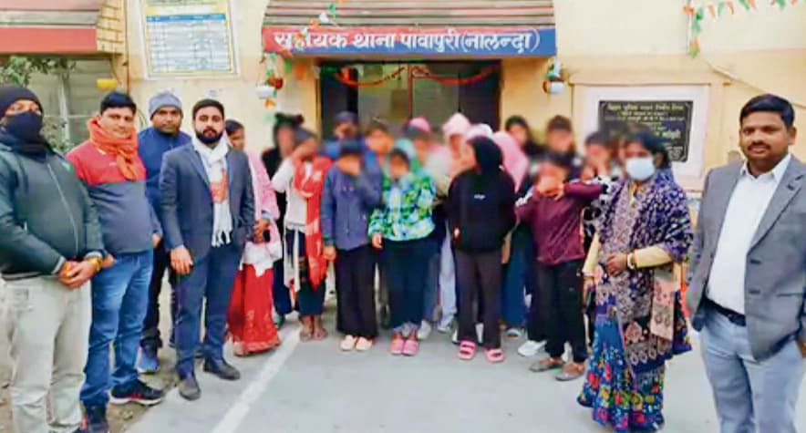 ऑर्केस्ट्रा की आड़ में चलता था गलत काम, 33 लड़कियों का कराया गया रेस्क्यू