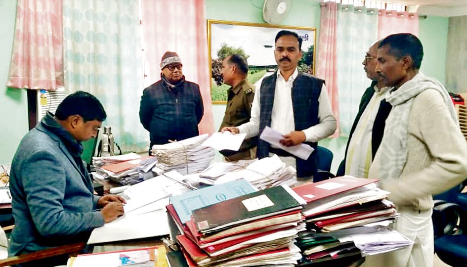 Hajipur News : गृहरक्षकों की हड़ताल दूसरे दिन भी रही जारी निकाला आक्रोश मार्च