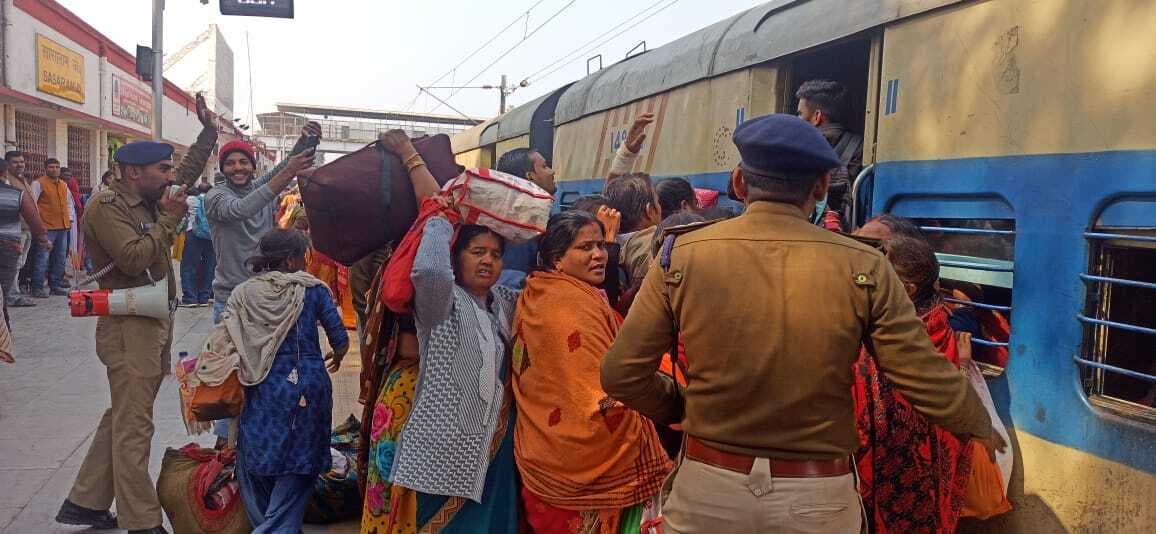 मौनी अमावस्या पर शाही स्नान को लेकर सासाराम स्टेशन हुआ फुल