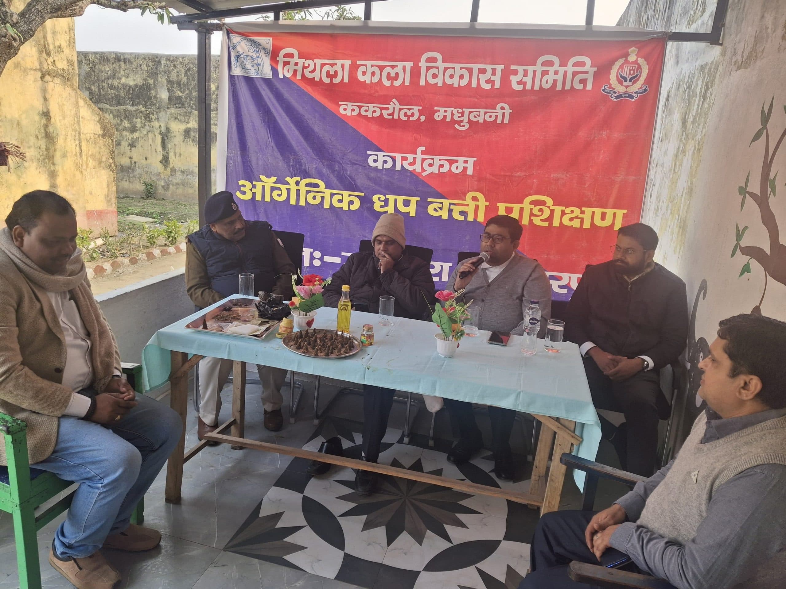 Madhubani News : महिला बंदियों को दिया धूपबत्ती बनाने का प्रशिक्षण