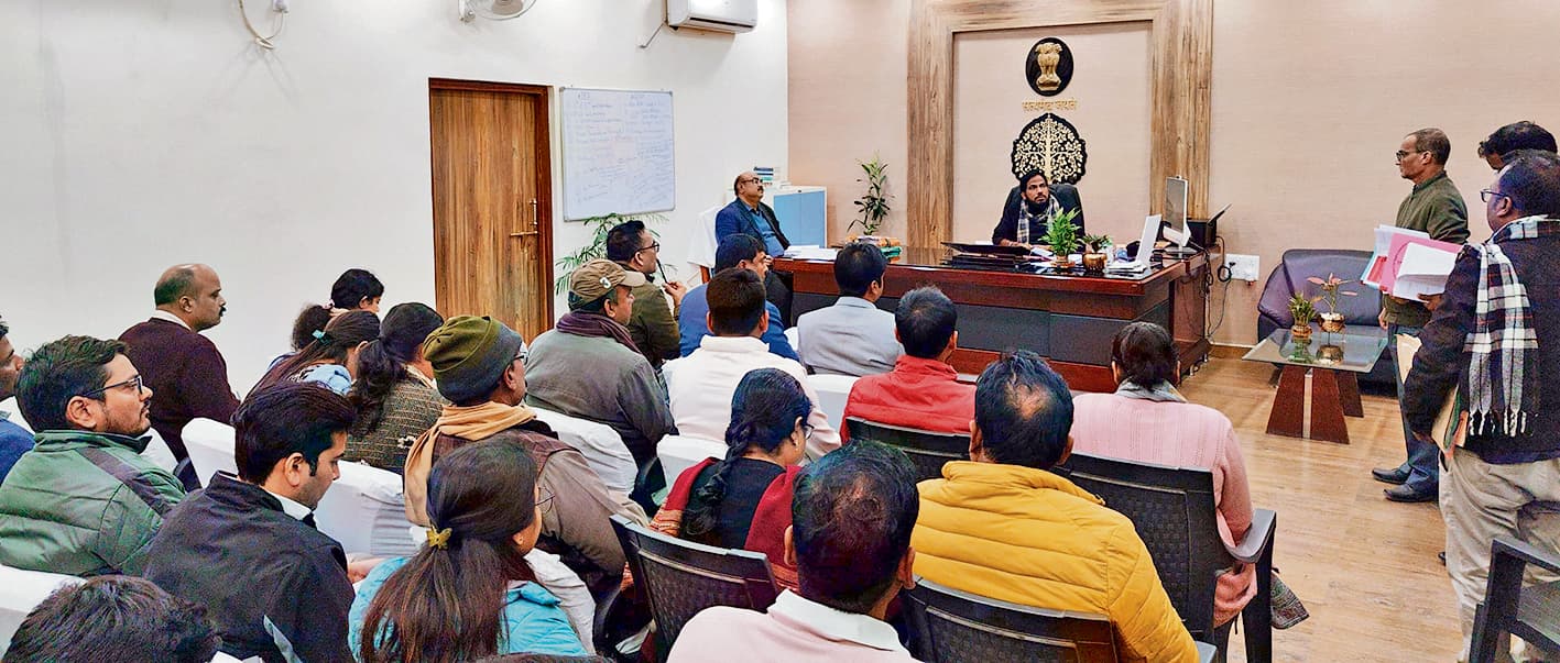 Hajipur News : कार्ययोजना बनाकर सारे कार्यों को चालू वित्तीय वर्ष में कर लें पूरा