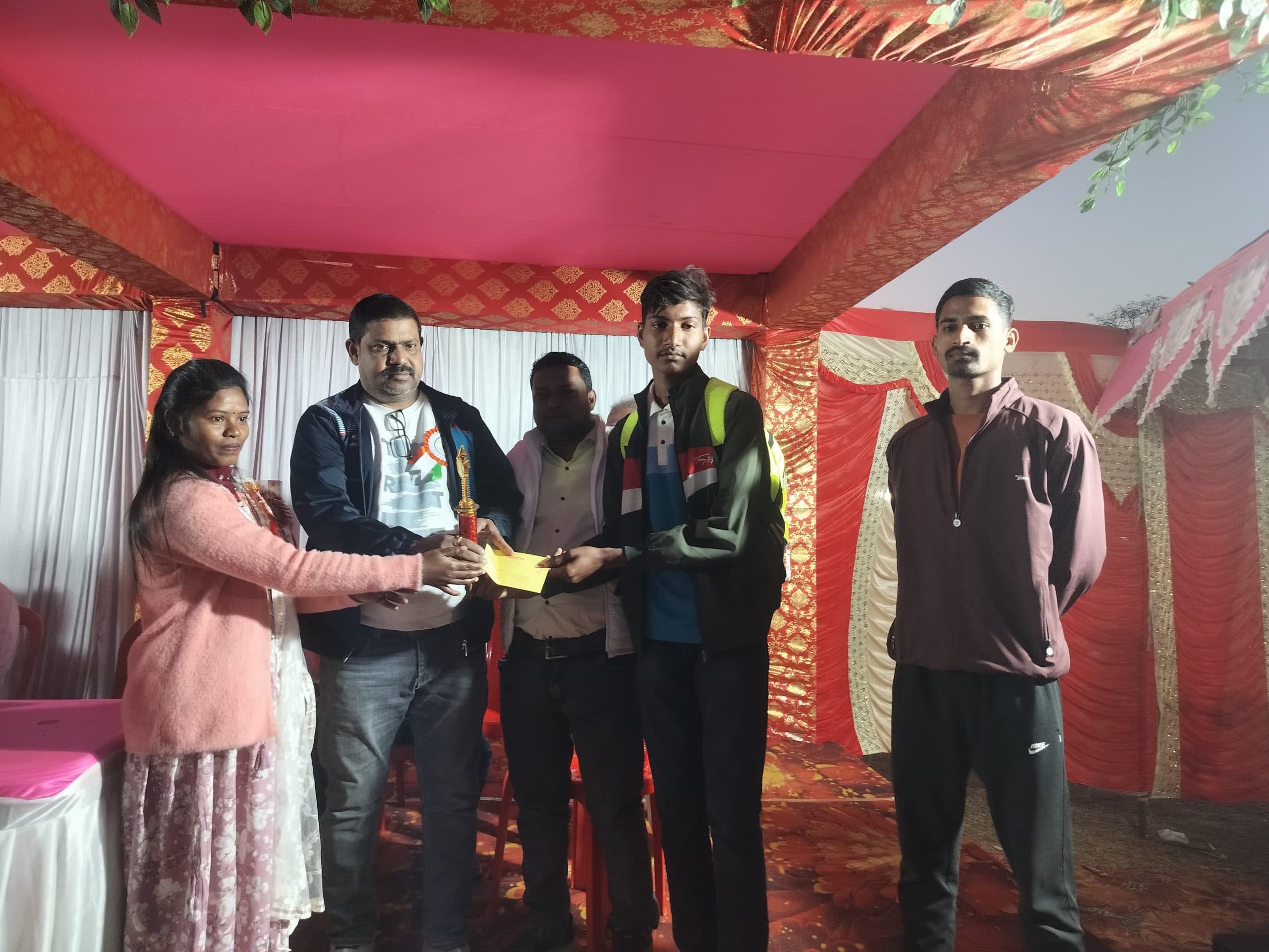 Chaibasa News : साइकिल रेस में आलोक प्रथम व मंटू महतो द्वितीय