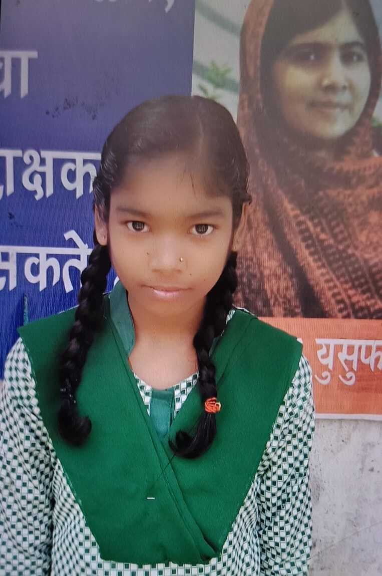 Dhanbad News:छठी की छात्रा का शव घर में पंखे से लटका मिला