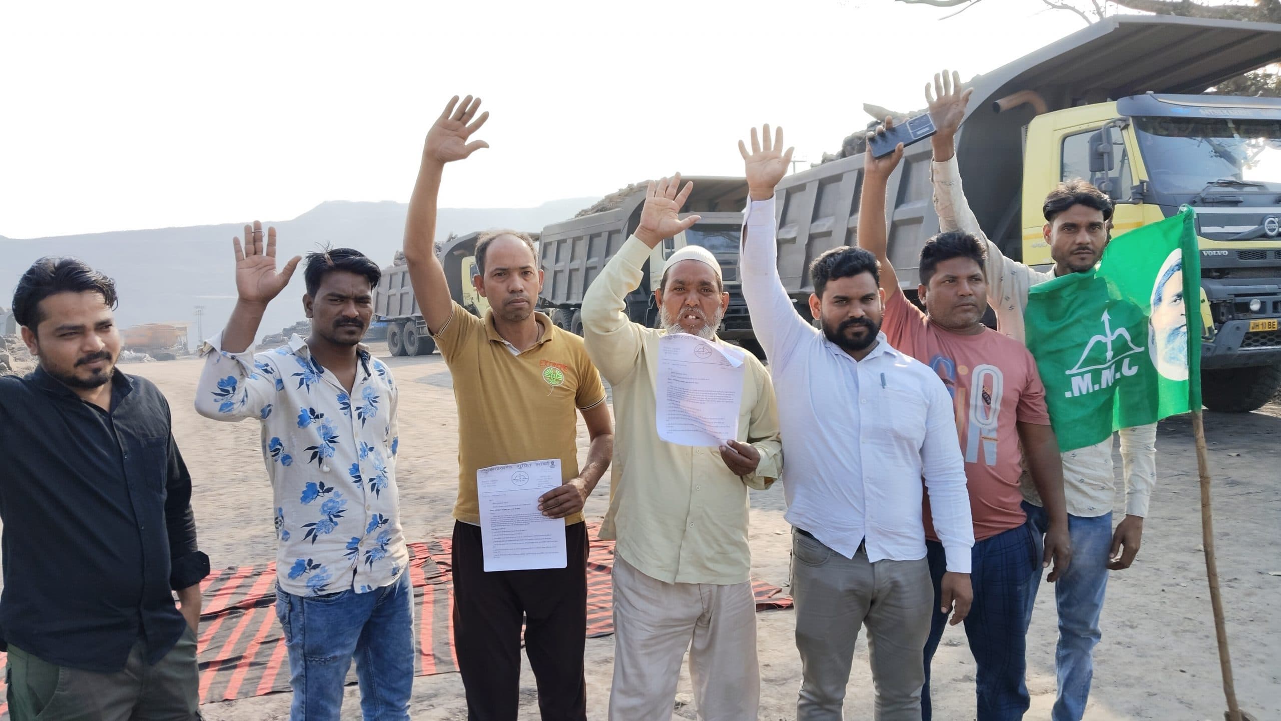 Dhanbad News:एसटीजी आउटसोर्सिंग में झामुमो का बेमियादी धरना शुरू