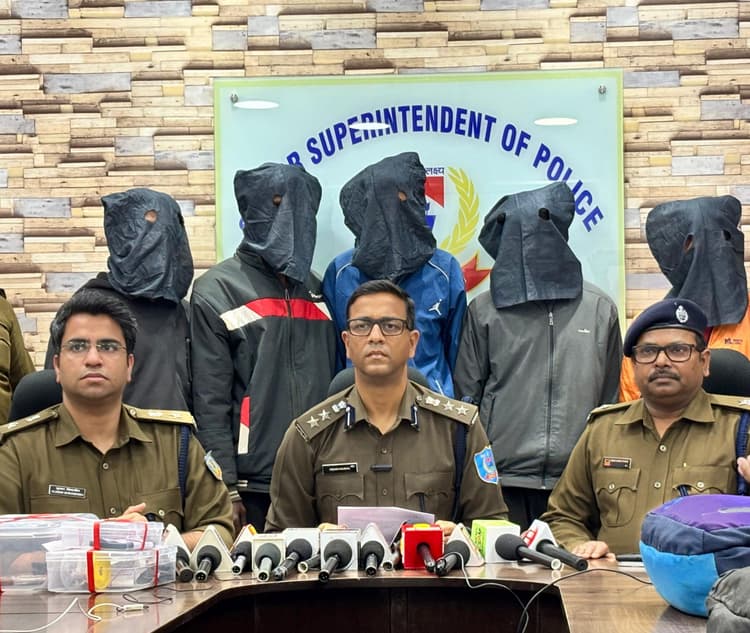 Jamshedpur News : मां जहां-जहां करती थी नौकरानी का काम, बेटा वहां करता था चोरी और डकैती