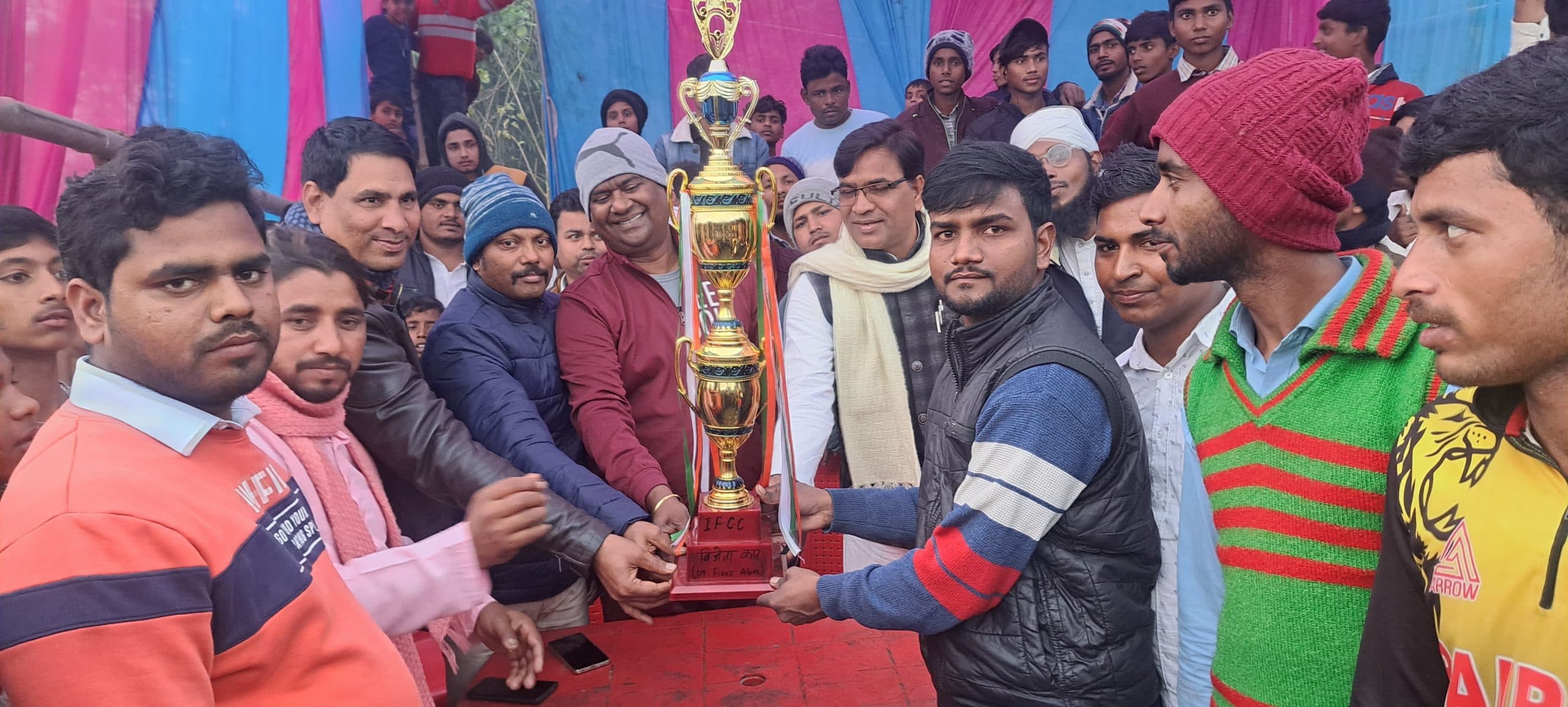 बैरिया कमाल ने फारबिसगंज को किया पराजित, ट्रॉफी पर जमाया कब्जा