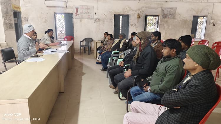 साप्ताहिक बैठक में बीडीओ ने की कल्याणकारी योजनाओं की समीक्षा, दिये निर्देश