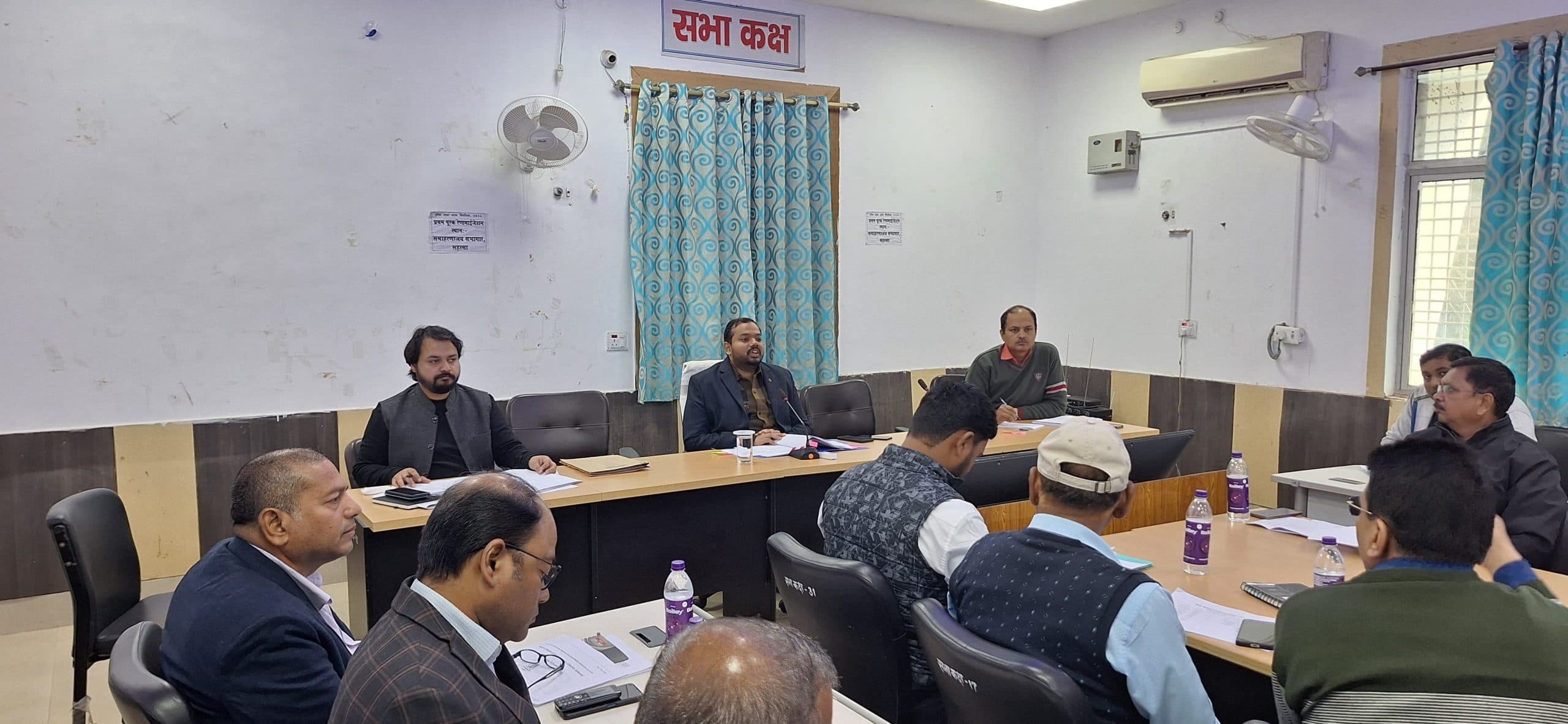 लंबित योजनाओं को अविलंब पूर्ण करने का निर्देश