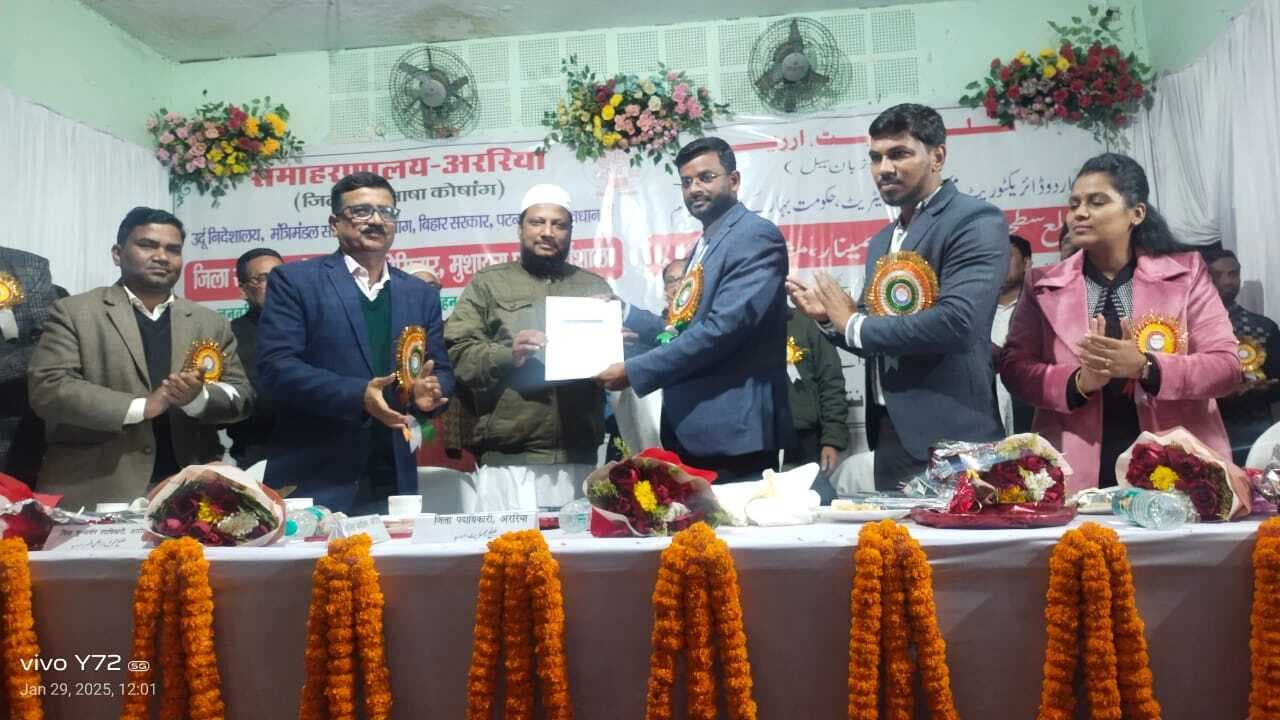 उर्दू किसी समुदाय की भाषा नहीं : डीएम