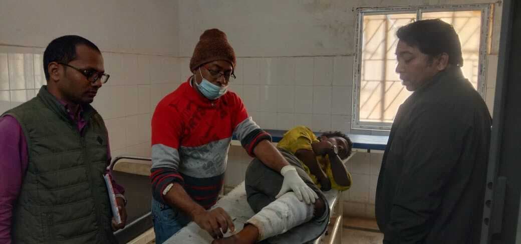 हाइवा ने बाइक में मारा धक्का, महिला की मौत, बेटा व पतोहू घायल