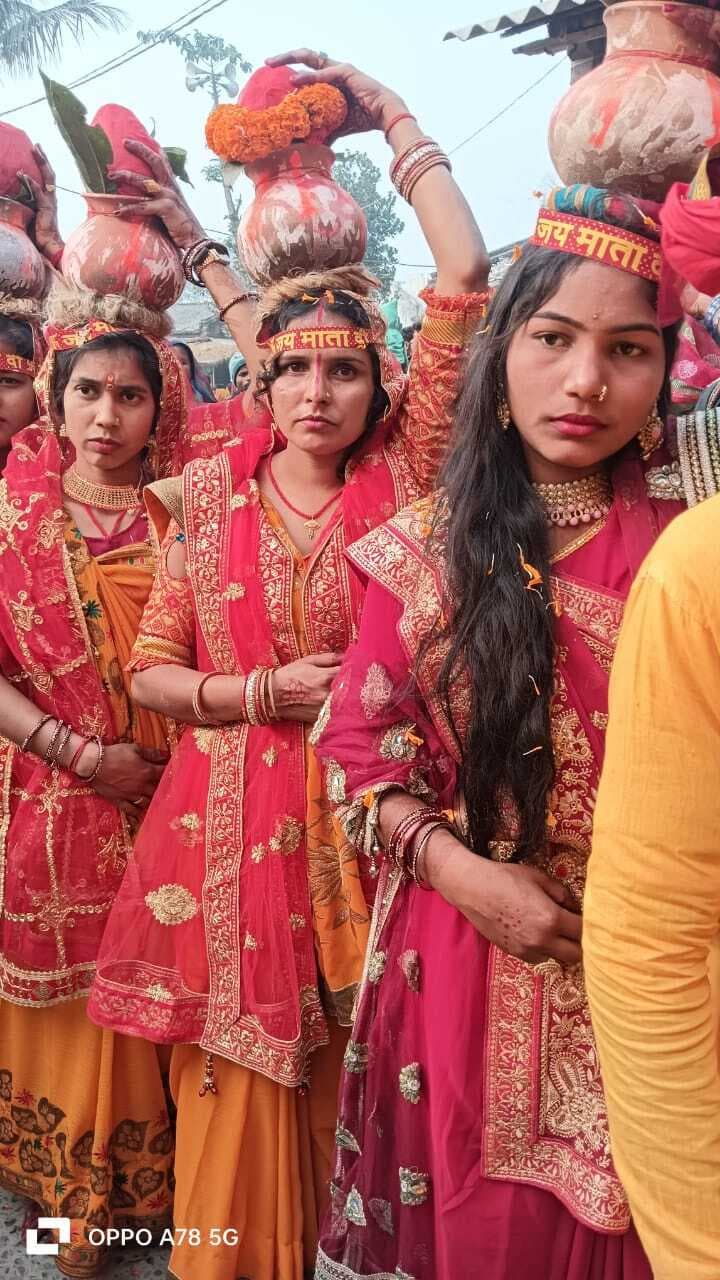 सात दिवसीय भागवत कथा को लेकर निकाली गयी कलश यात्रा