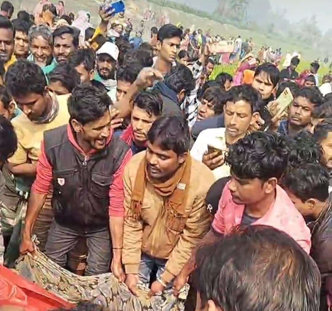 महानंदा की उपधारा से बरामद हुआ अधेड़ शव