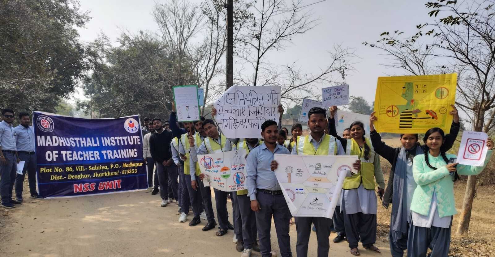 यातायात नियमों का पालन करने को किया जागरूक