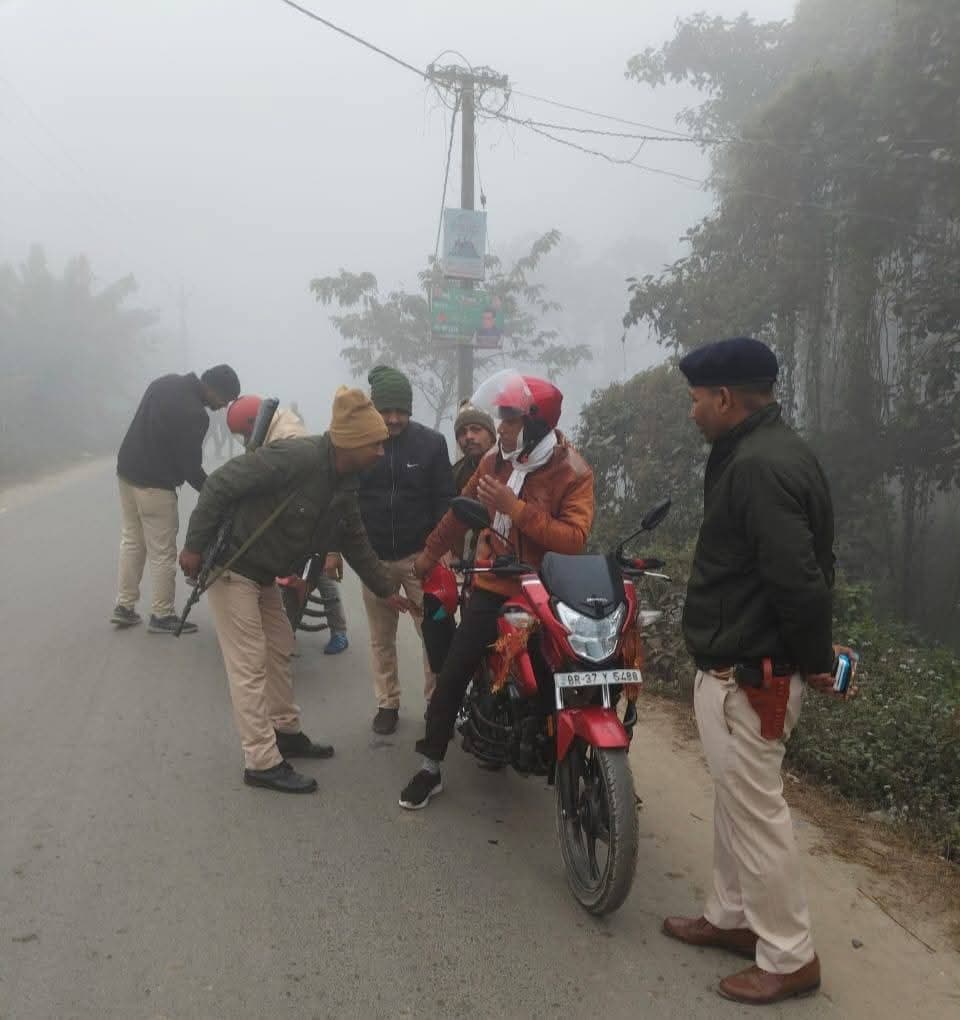 जिले के सभी चेकपोस्ट पर पुलिस ने चलाया वाहन चेकिंग अभियान