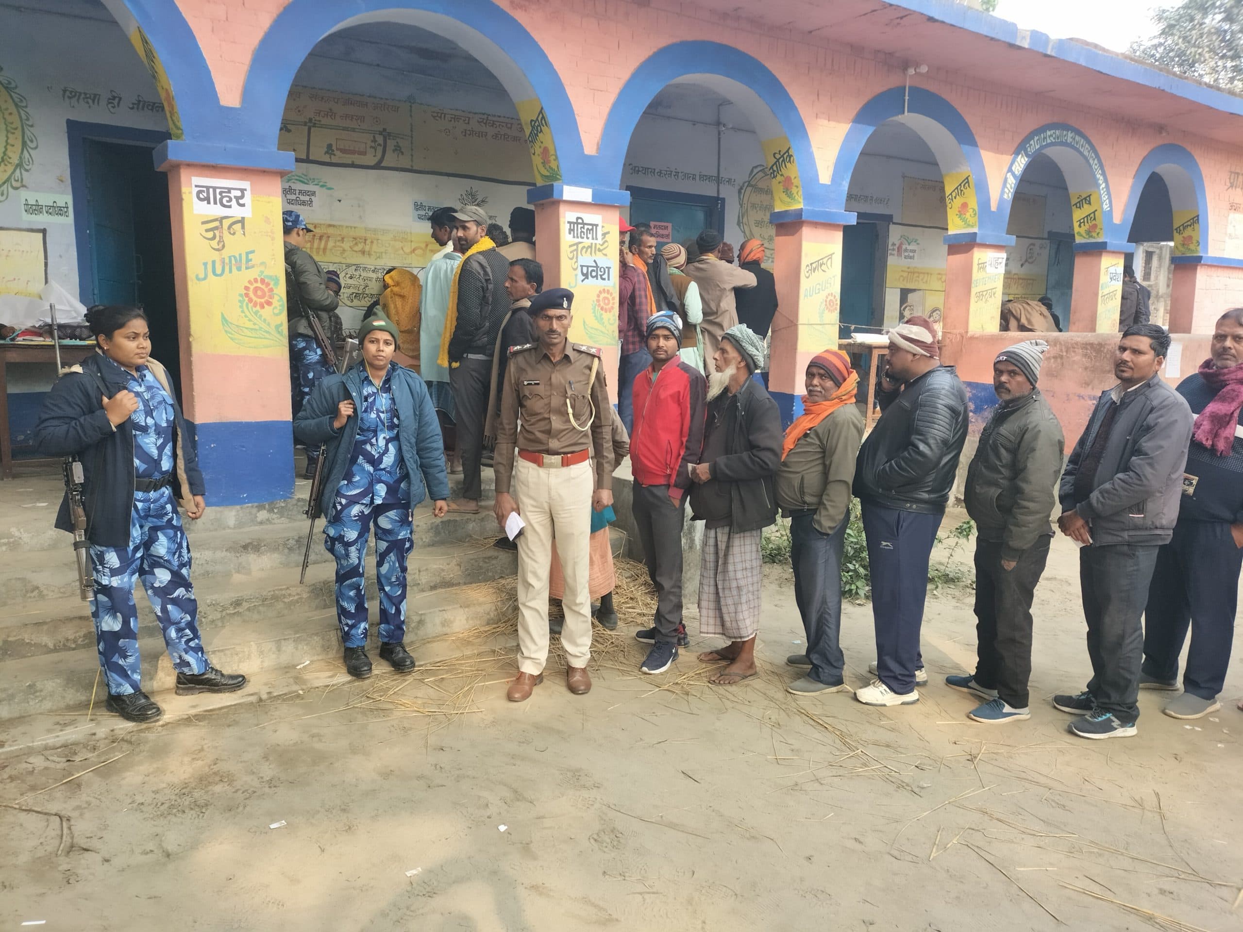 दो पैक्सों में 57 प्रतिशत लोगों ने किया मतदान