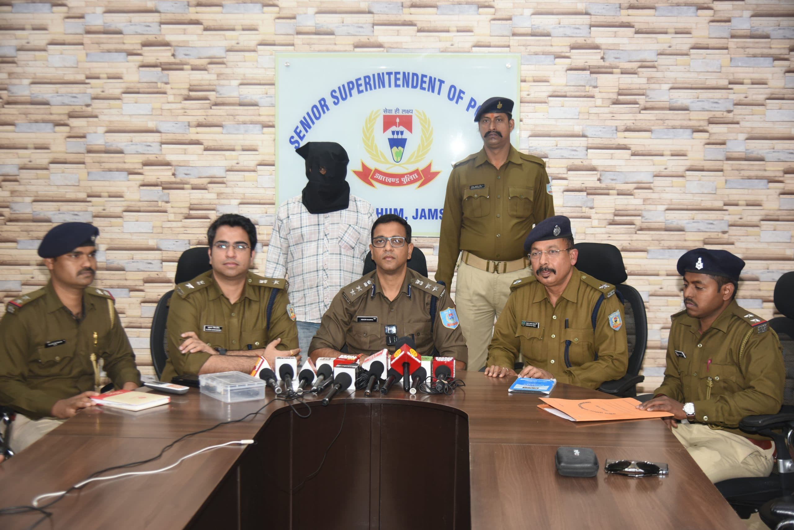 Jamshedpur News : भाजपा नेता अभय सिंह के भांजा पर हमला मामले में तीन गिरफ्तार, पिस्तौल बरामद