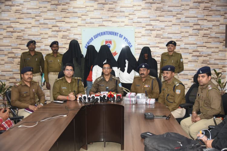 Jamshedpur News : ट्रांसपोर्टर संतोष सिंह हत्याकांड में मुख्य आरोपी रोहित समेत पांच गिरफ्तार